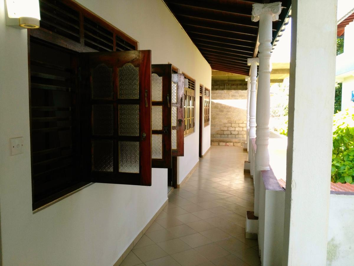 Sunnys Beach Guest House Хіккадува Екстер'єр фото