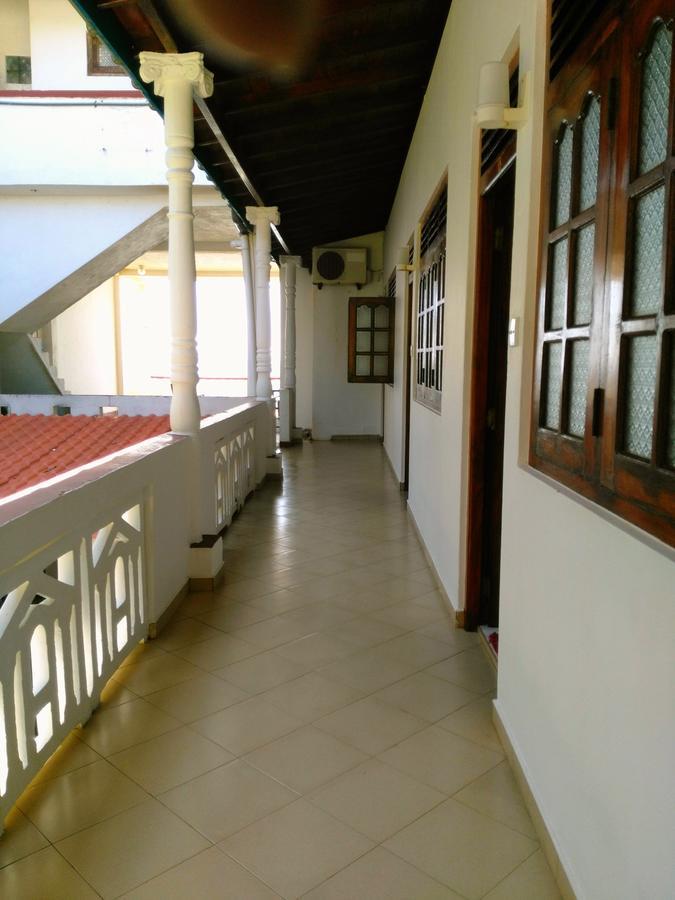 Sunnys Beach Guest House Хіккадува Екстер'єр фото