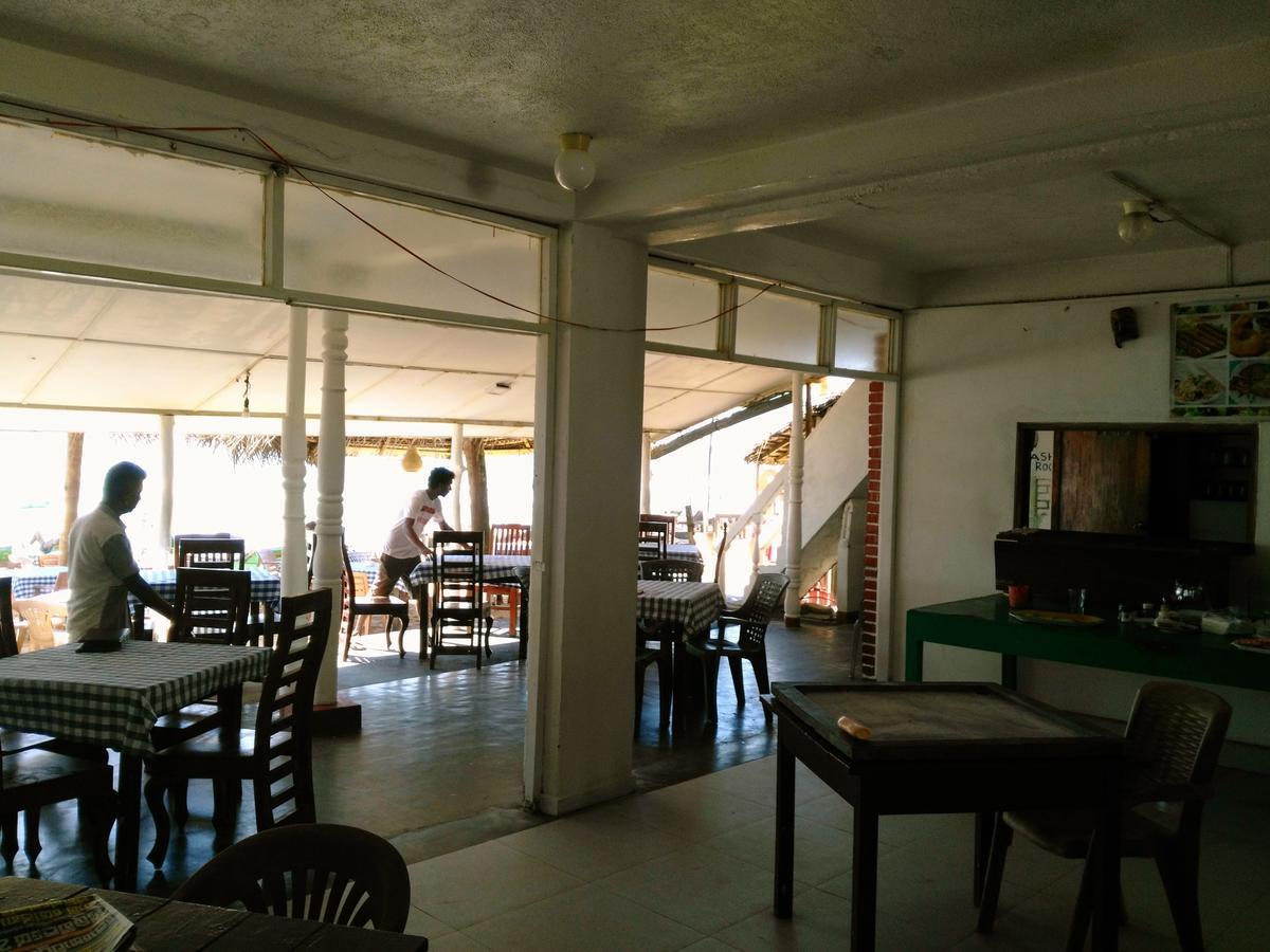 Sunnys Beach Guest House Хіккадува Екстер'єр фото